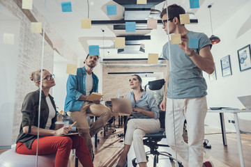 长方形电子闹钟怎么设置