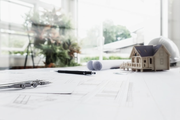 靠劳动成功的名人事例有哪些？